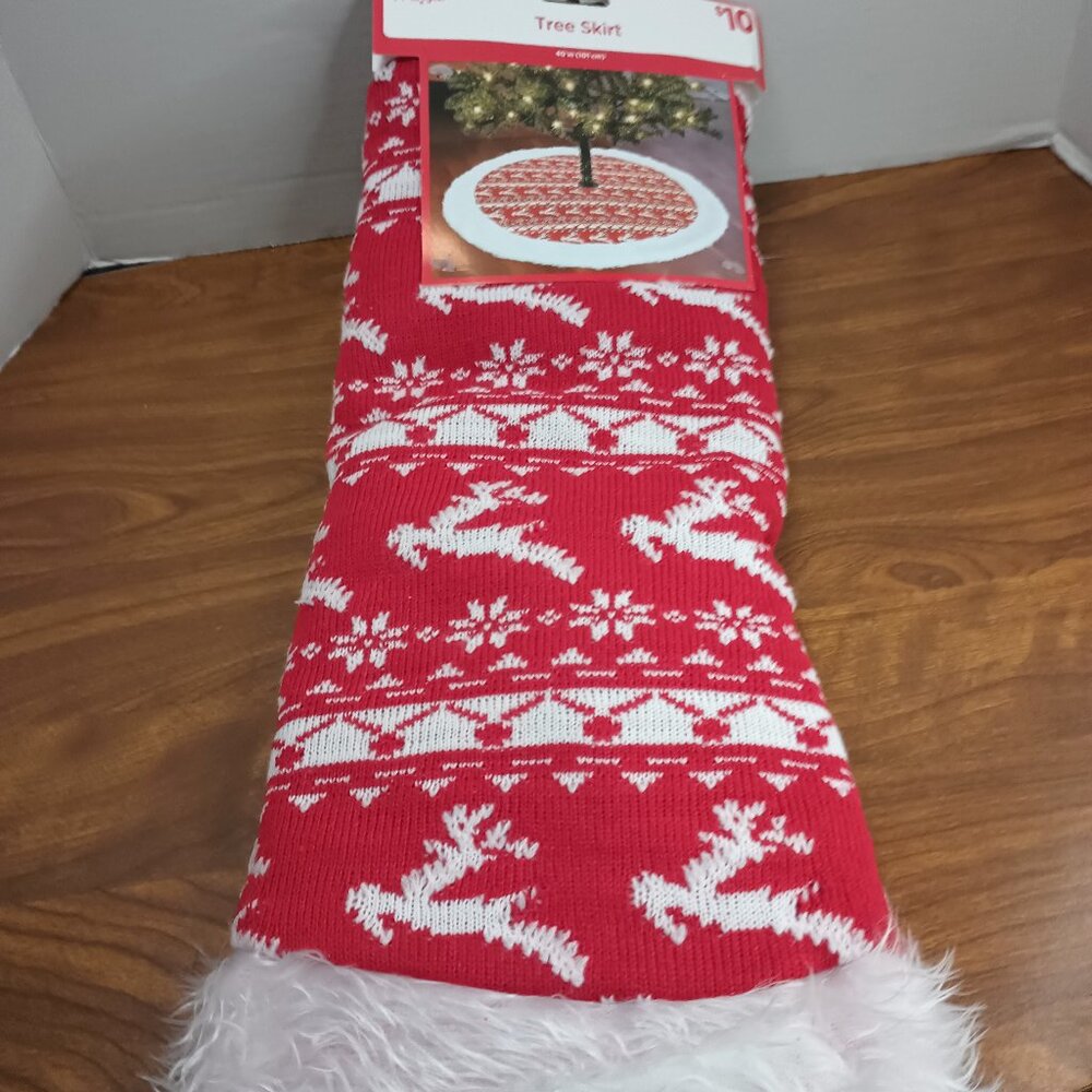 New Holiday Style Christmas tree Skirt 40"